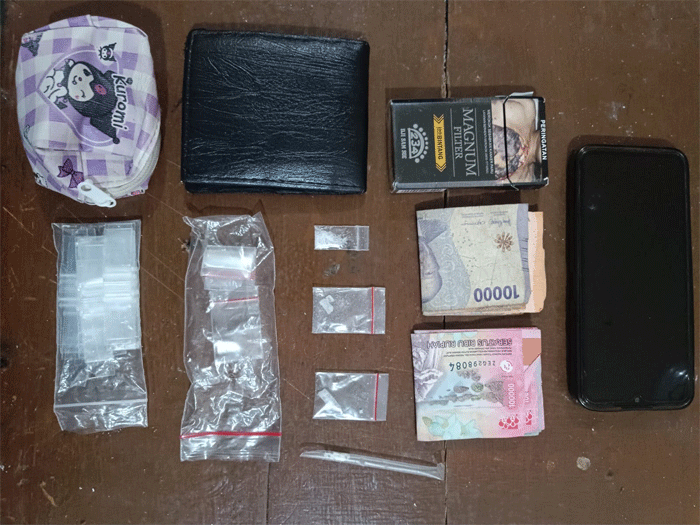 Kejar-kejaran 200 Meter di Kebun Sawit, Terduga Penyalahguna Narkoba Diringkus Polisi 1 Barang bukti yang diamankan polisi