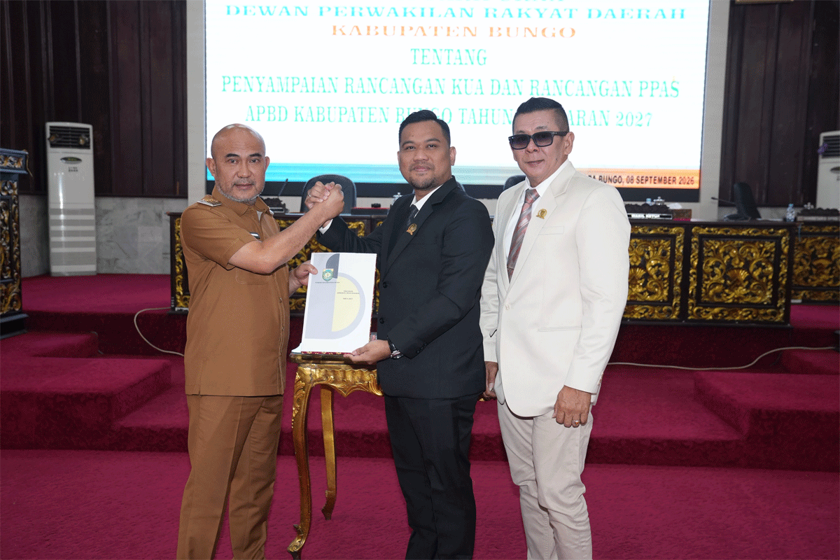 APBD Bungo 2027 Terancam Seret? Bupati Dedy Putra Ungkap Tekanan Rp280 Miliar 1 Bupati Bungo serahkan rancangan KUA dan PPAS 2027 kepada pimpinan DPRD. (bungokab.go.id)