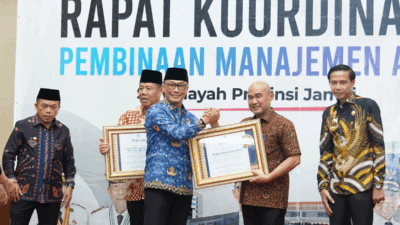 Bupati Bungo, Dedy Putra terima penghargaan dari BKN. (bungokab.go.id)