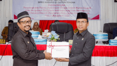 Bupati Azhari Tegaskan APBD Perubahan 2026 Harus Tepat Sasaran, OPD Diminta Tak Main-main 8 Bupati Buton Tengah serahkan naskah perubahan APBD 2026. (Kominfo)
