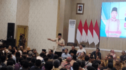 Dialog interaktif antara dua kelompok pedagang di Pasar Tanjung yang digelar oleh Pemkab Jember, Selasa (22/9/2026). (Foto: Fathur Rozi)