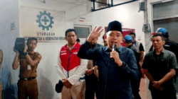 Bupati Jember Bawa Pelantang Suara ke SPBU, Ini yang Disampaikan pada Warga yang Antre BBM