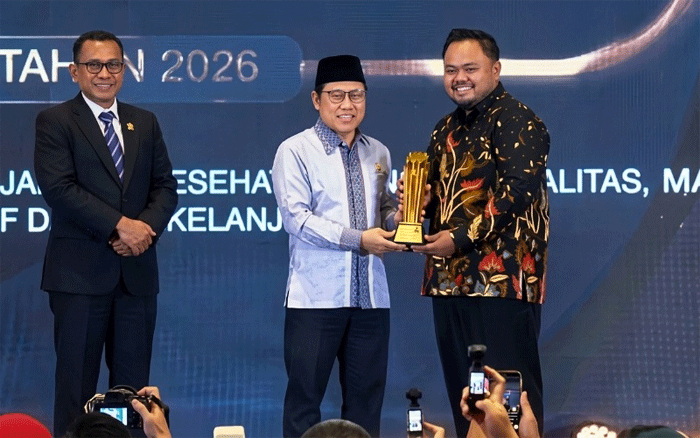 Bukti Pembenahan Layanan JKN Berbuah Penghargaan, Puskesmas Umbulsari Sabet Juara I Nasional 1 Penyerahan Penghargaan Seva Paramahita Award Juara Pertama Faskes Berkomitmen Tingkat Nasional Tahun 2026 kategori Puskesmas dari BPJS Kesehatan. (Foto: Diskominfo Jember)