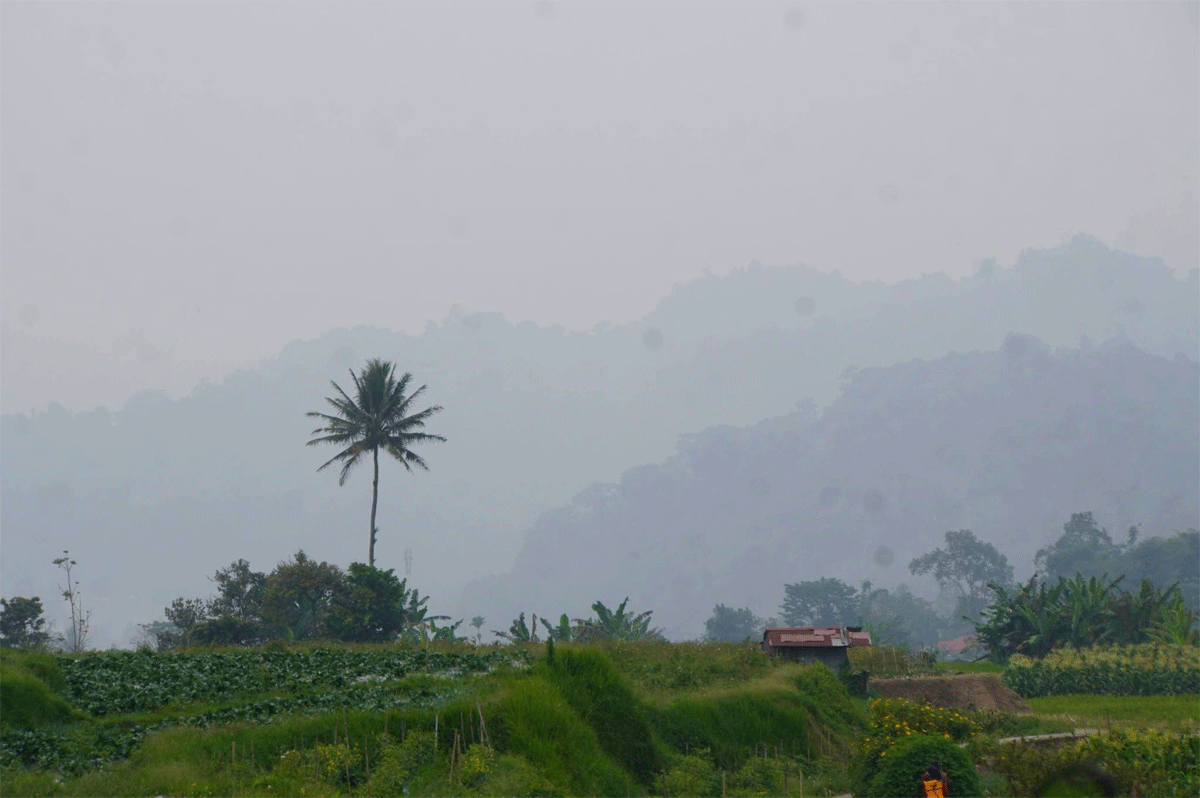 Kualitas Udara Belum Membaik, Pelajar Padang Panjang Lanjut Belajar Daring 1 Kabut asap di Padang Panjang. (Kominfo)