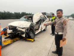 Innova Tabrak Belakang Truk di Tol Medan-Tebing Tinggi KM 66, Satu Penumpang Tewas