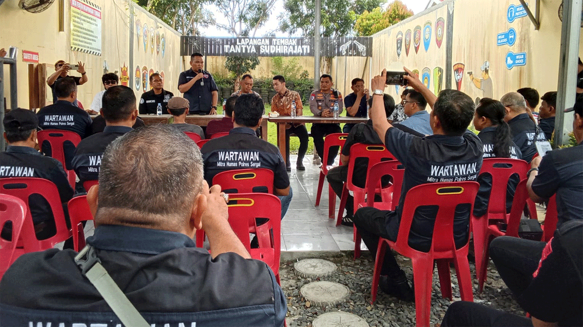 Coffee Morning Polres Sergai Jadi Momen Perpisahan Kapolres Jhon Hery Sitepu, Wartawan Beri Plakat 1 Coffee Morning Polres Sergai