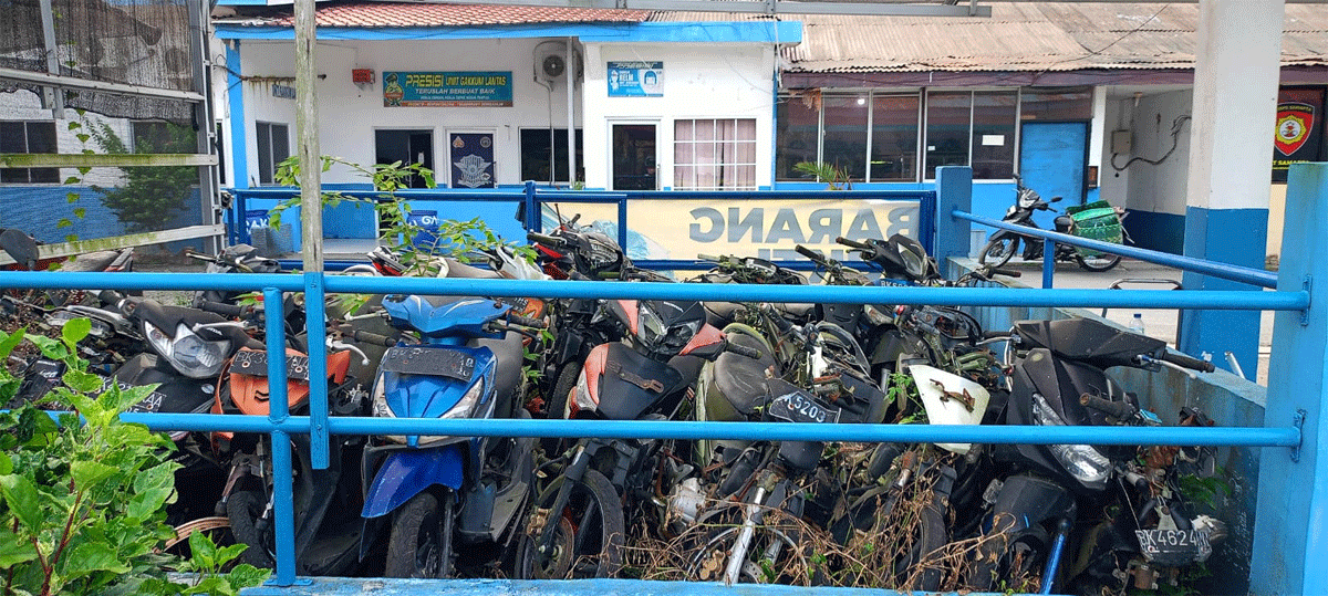 Ratusan Kendaraan Bermotor Menumpuk dan Berkarat di Satlantas Polres Serdang Bedagai 1 Kendaraan yang menumpuk di Mapolres Sergai.
