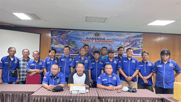 PWI Sergai Perkuat Program Sosial dan Kekeluargaan Anggota 1 Foto bersama usai rakerda