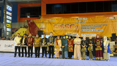 Songket Silungkang Naik Kelas dari Warisan Budaya ke Panggung Fesyen, SISSCa 2026 Meriah 8 Foto bersama di sela penyelenggaraan. (istimewa)