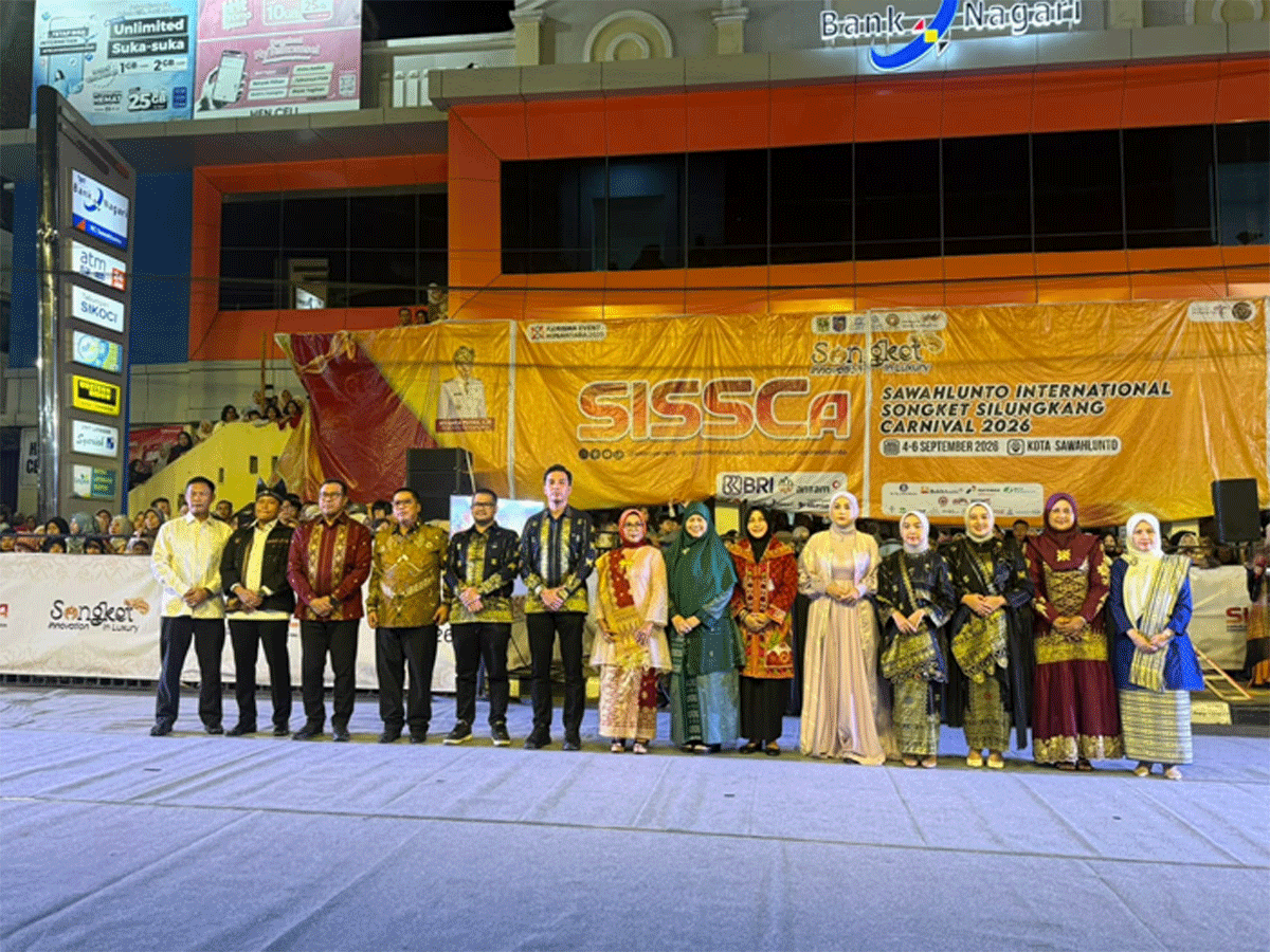 Songket Silungkang Naik Kelas dari Warisan Budaya ke Panggung Fesyen, SISSCa 2026 Meriah 1 Foto bersama di sela penyelenggaraan. (istimewa)