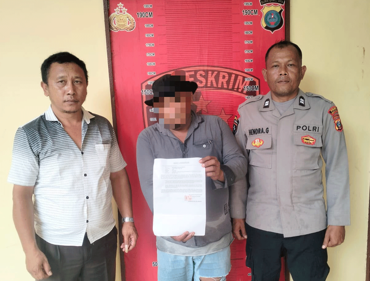 Viral Dugaan Pungli ‘Barong’ di Dolok Masihul, Polisi Gerak Cepat Amankan Terduga Pelaku 1 Terduga pelaku yang diamankan polisi