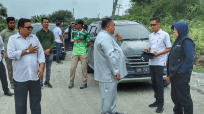 Tiba-tiba Bupati Siak Hentikan Perjalanan dan Turun dari Mobil, Ada Apa?