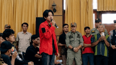 GMNI Minta Fungsi Jalan di Pasar Tanjung Dikembalikan, Ini Kata Bupati Jember 8 Wakil Ketua Bidang Politik GMNI, Muhammad Faizin, saat rapat bersama pedagang Pasar Tanjung dan Pemkab Jember di Aula Dispendik Jember, Jumat (2/10/2026). (Foto: Fathur Rozi)
