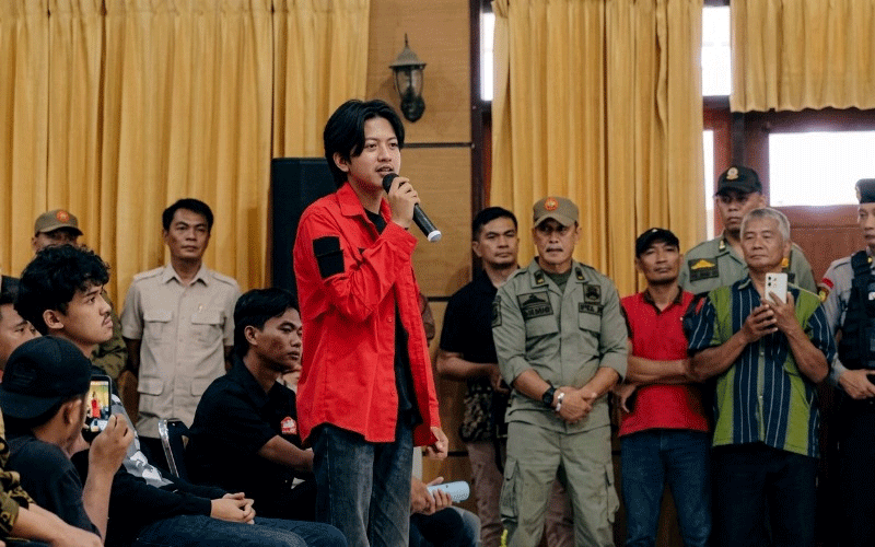 GMNI Minta Fungsi Jalan di Pasar Tanjung Dikembalikan, Ini Kata Bupati Jember 1 Wakil Ketua Bidang Politik GMNI, Muhammad Faizin, saat rapat bersama pedagang Pasar Tanjung dan Pemkab Jember di Aula Dispendik Jember, Jumat (2/10/2026). (Foto: Fathur Rozi)