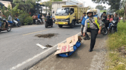 Petugas olah TKP di lokasi kecelakaan