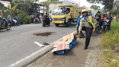 Petugas olah TKP di lokasi kecelakaan