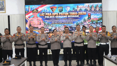 Mantapkan Kesiapan Personel, Polres Sergai Gelar Latpraops Patuh Toba 2026 9 Foto bersama usai kegiatan.