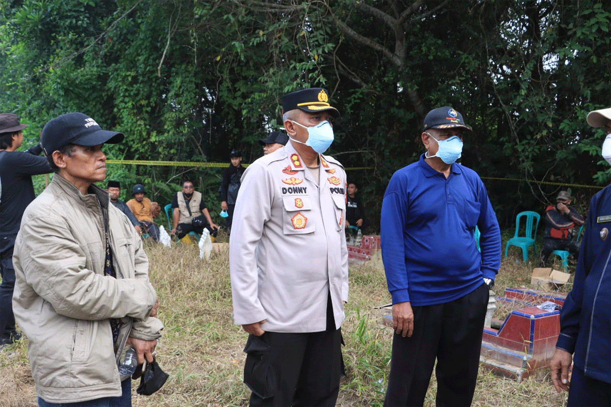 Polres Inhil Dampingi Ekshumasi Jenazah, Tim Forensik Lakukan Autopsi
