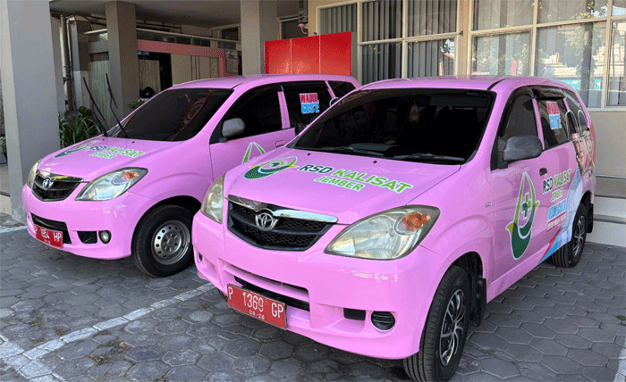 Jember Memang Terbaik, RSD Kalisat Siagakan Delapan Mobil Cinta 1 Armada Mobil Cinta milik RSD Kalisat. Total ada delapan unit yang disiagakan untuk melayani pasien pulang dari rawat inap. (Foto: RSD Kalisat untuk Liputan Kini).