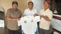 Dinas Pemuda dan Olahraga Kota Medan serahkan Jersey kepada pengurus KORMI kota Medan