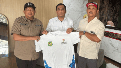 Dinas Pemuda dan Olahraga Kota Medan serahkan Jersey kepada pengurus KORMI kota Medan