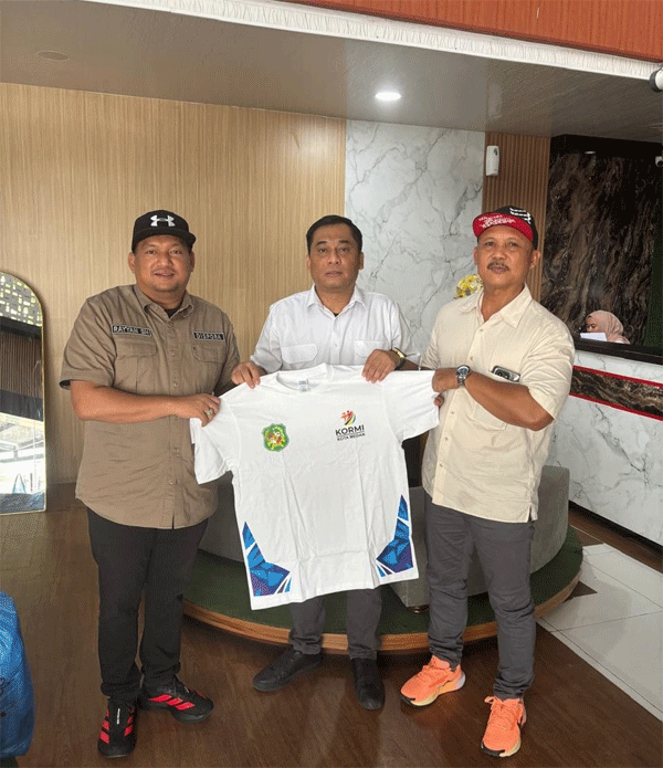Dinas Pemuda dan Olahraga Kota Medan serahkan Jersey kepada pengurus KORMI kota Medan