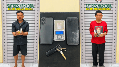 Polres Sergai Gagalkan Peredaran Sabu di Teluk Mengkudu, Dua Pria Diamankan 8 Dua terduga pelaku dan barang bukti yang diamankan polisi