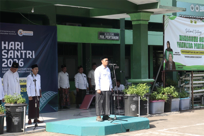 Peringati Hari Santri Nasional 2026, Universitas Islam Jember Tekankan Pentingnya Generasi Berilmu dan Berakhlak 1 Upacara HSN 2026 di Universitas Islam Jember, Jawa Timur, Kamis (22/10/2026). (Foto: Fathur Rozi)